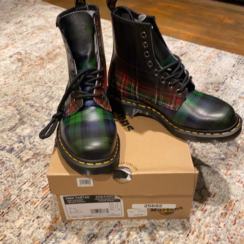 BNIB Dr. Martens 1460 Tartan Size 7US/5UK